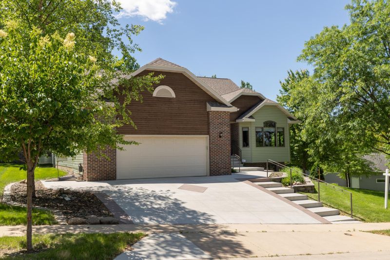 1006 Baird Ln NE, Rochester, MN 55906
