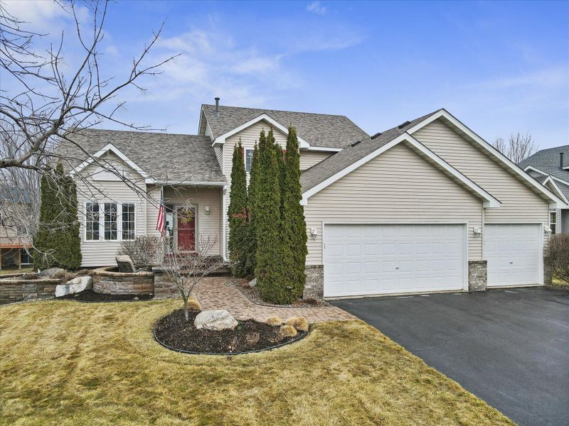 2021 Pheasant Run St, Shakopee, MN 55379