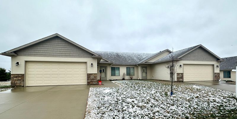 486 Limestone Ct NW, Eyota, MN 55934