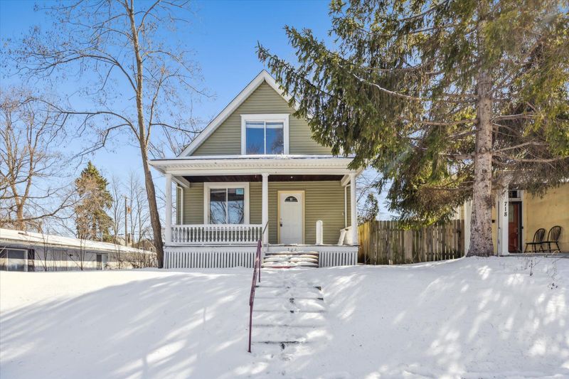 722 Geranium Ave E, Saint Paul, MN 55106