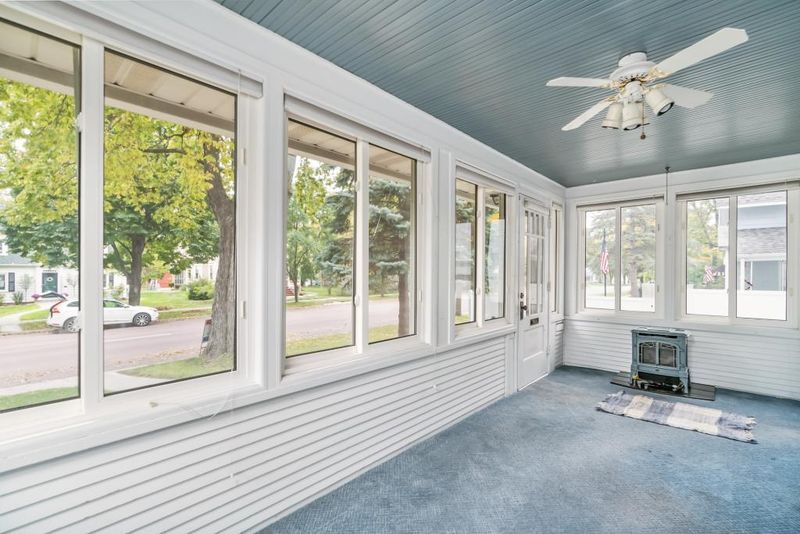 1611 N 4th St, Mankato, MN 56001