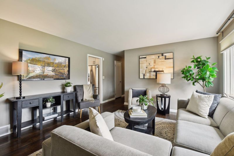 5204 W 62nd St, Edina, MN 55436