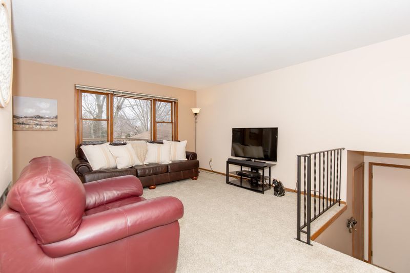 14712 Burnell Park Dr, Burnsville, MN 55306