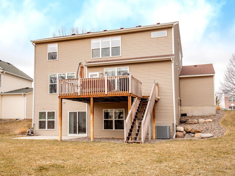 1670 Oakbrooke Cir, Eagan, MN 55122
