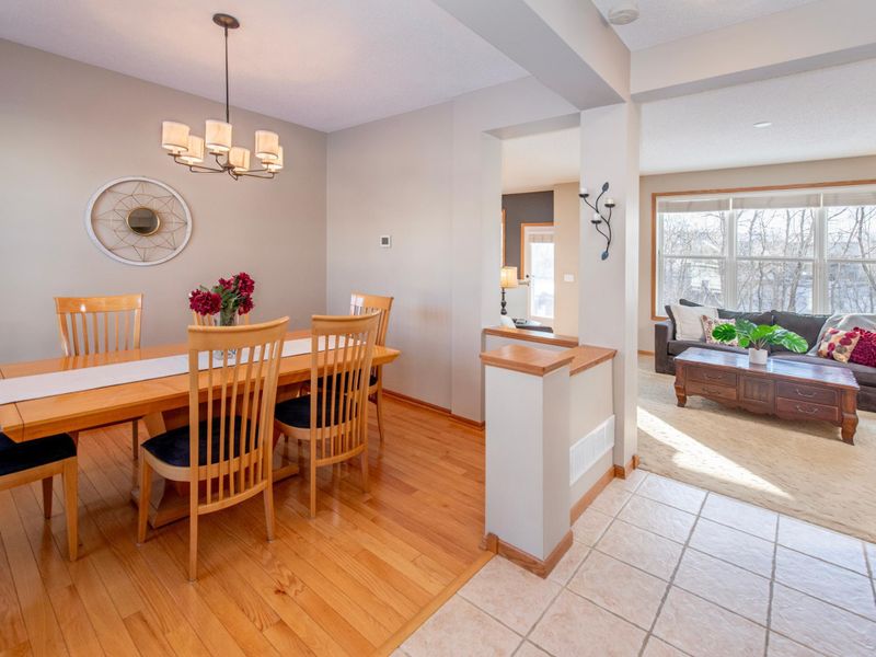 1670 Oakbrooke Cir, Eagan, MN 55122