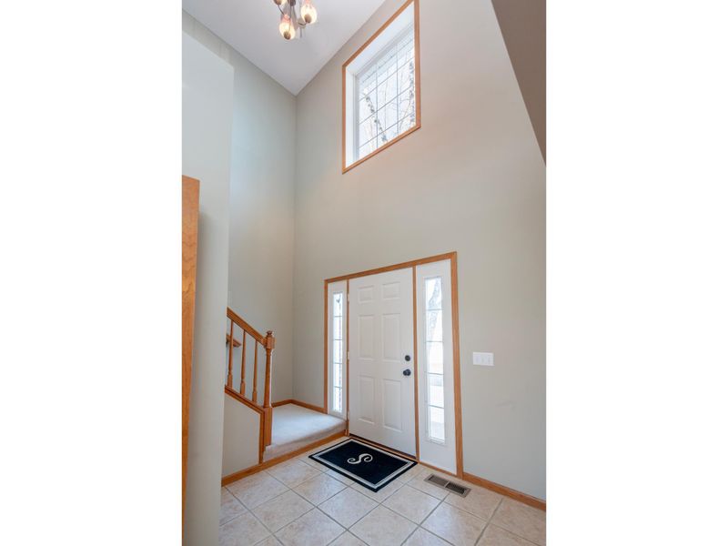1670 Oakbrooke Cir, Eagan, MN 55122