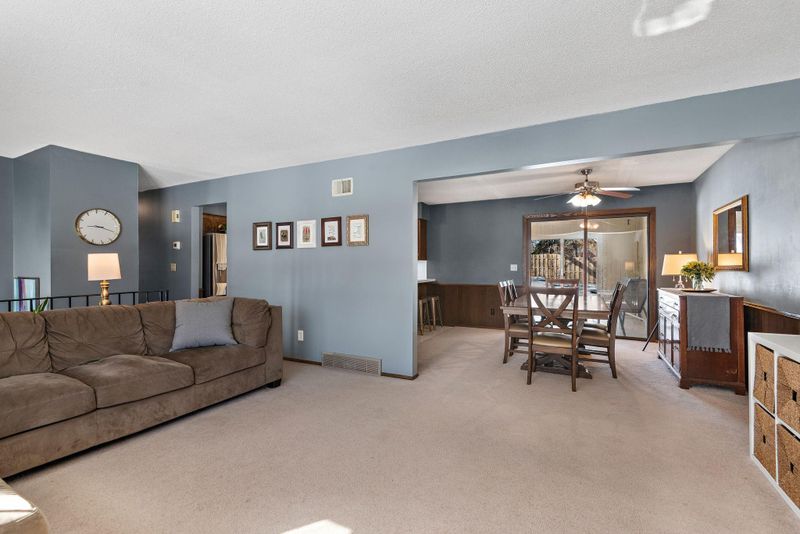 9157 Yucca Ln N, Maple Grove, MN 55369