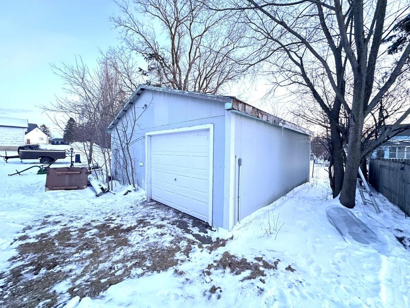 204 E Maple Ave, Frazee, MN 56544
