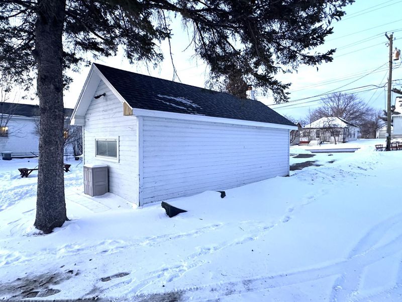 204 E Maple Ave, Frazee, MN 56544