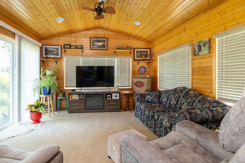 701 1st St W, Jasper, MN 56144