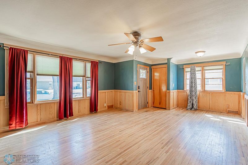 1809 7th St S, Moorhead, MN 56560