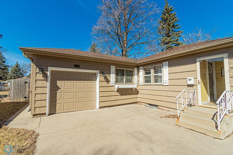 1809 7th St S, Moorhead, MN 56560