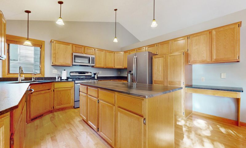 8105 Lawndale Ln N, Maple Grove, MN 55311