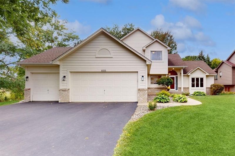 8105 Lawndale Ln N, Maple Grove, MN 55311