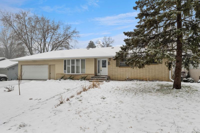 1775 Atlantic St, Maplewood, MN 55109