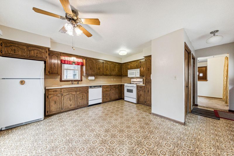 1010 Hathaway Ln NE, Minneapolis, MN 55432