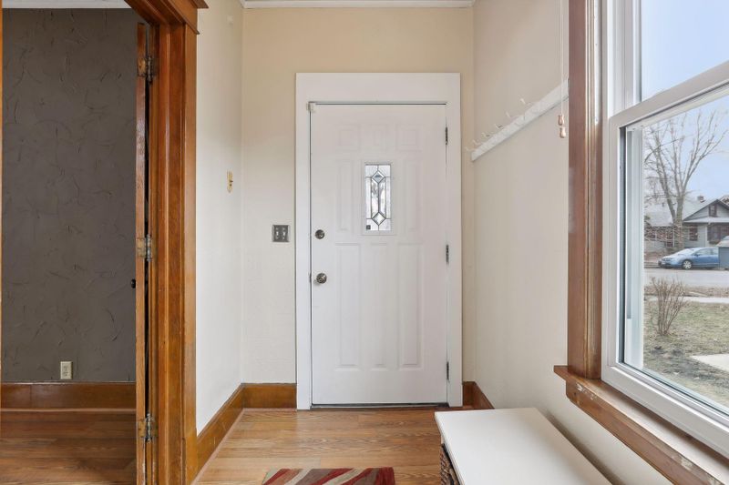 1653 Charles Ave, Saint Paul, MN 55104
