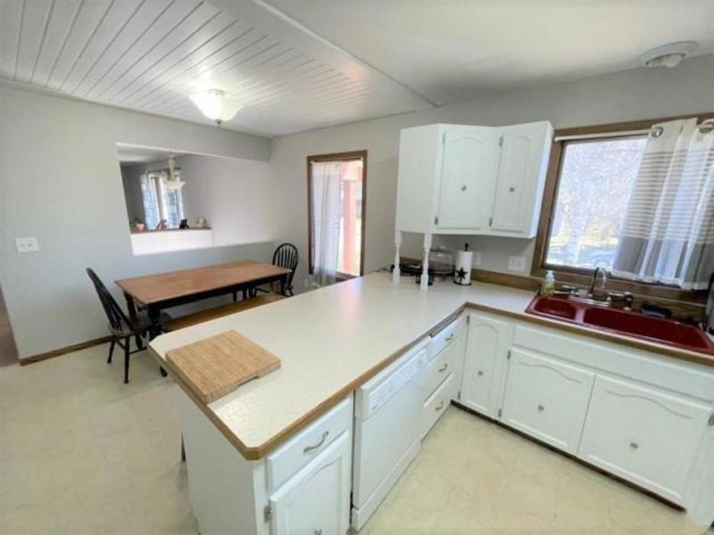 1113 NE 7th Ave, Grand Rapids, MN 55744