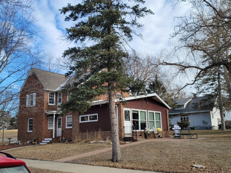 300 E 3rd St, Morris, MN 56267