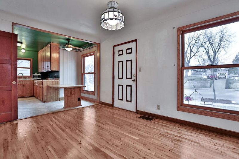 1556 Arlington Ave E, Saint Paul, MN 55106