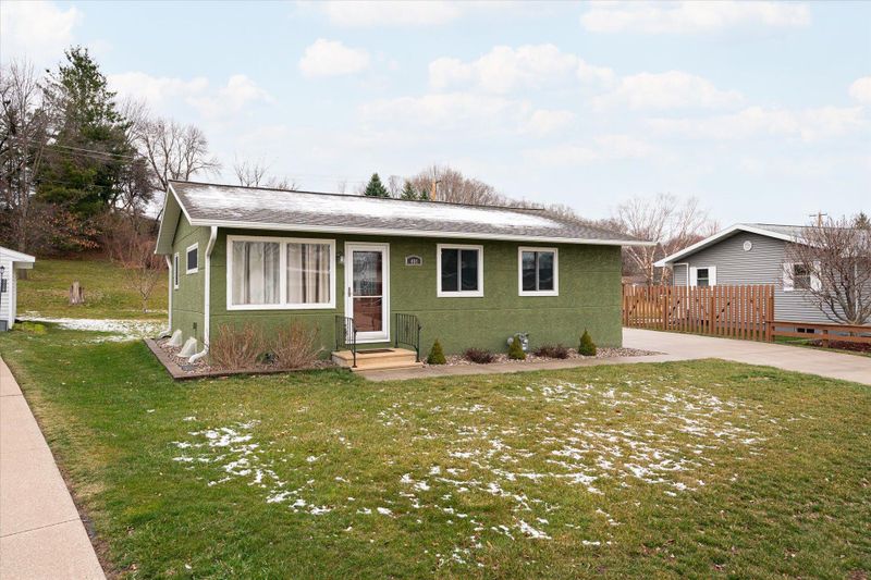 408 N 4th St, La Crescent, MN 55947