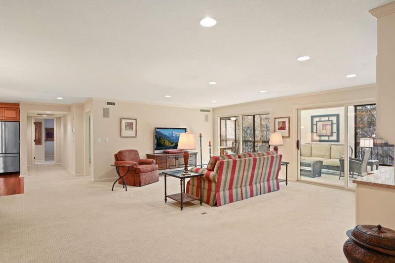 7250 Lewis Ridge Pw #206, Edina, MN 55439