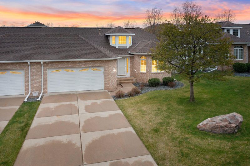 2951 Linden Dr, New Brighton, MN 55112