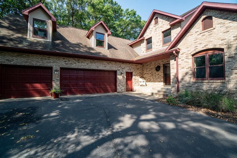 1104 Oak Hill Pl, Altoona, WI 54720