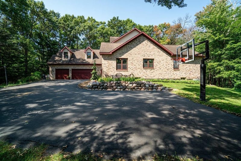 1104 Oak Hill Pl, Altoona, WI 54720