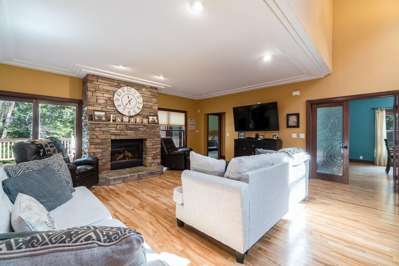 1104 Oak Hill Pl, Altoona, WI 54720
