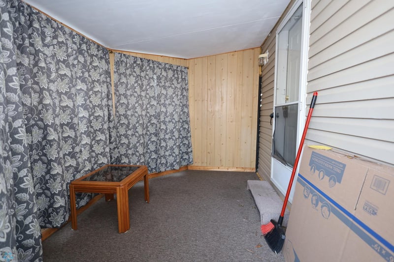 329 N 5th St, Warren, MN 56762