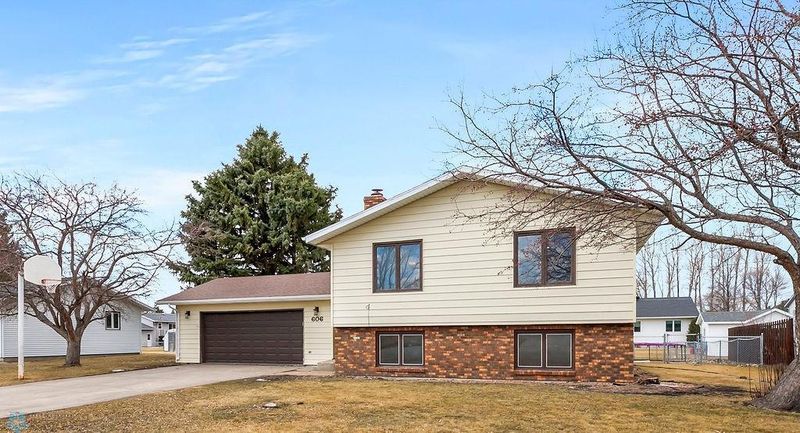 606 6th St NE, Dilworth, MN 56529