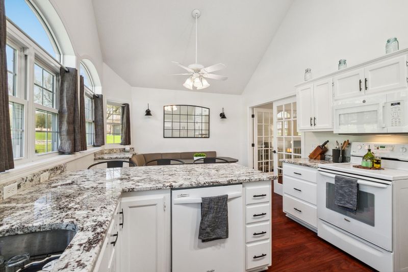 9220 Polaris Ln N, Maple Grove, MN 55369