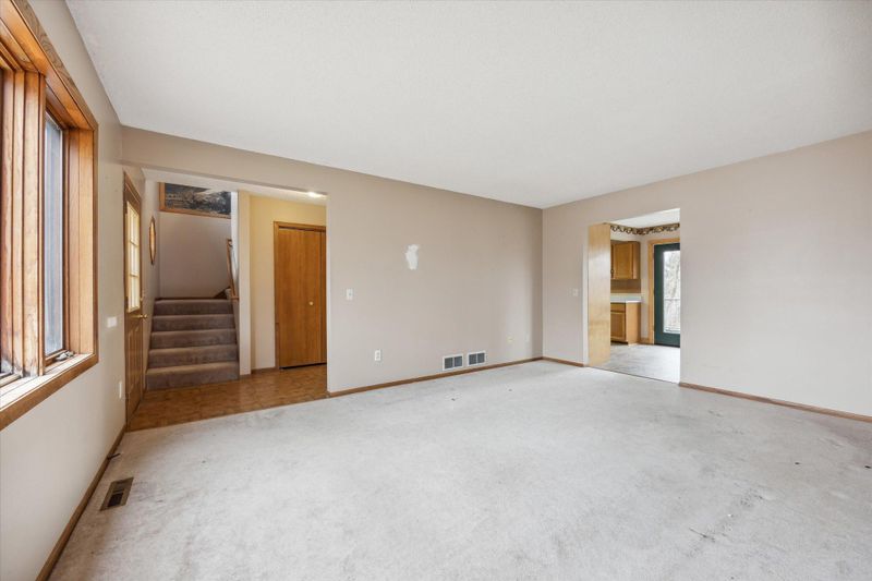 616 Providence Ct, Chaska, MN 55318
