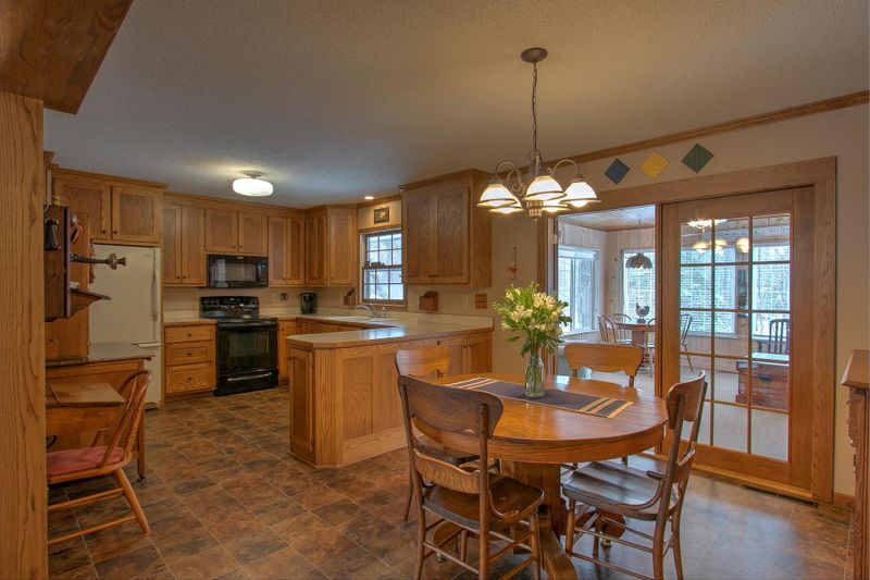 32295 Goldenrod St NW, Cambridge, MN 55008