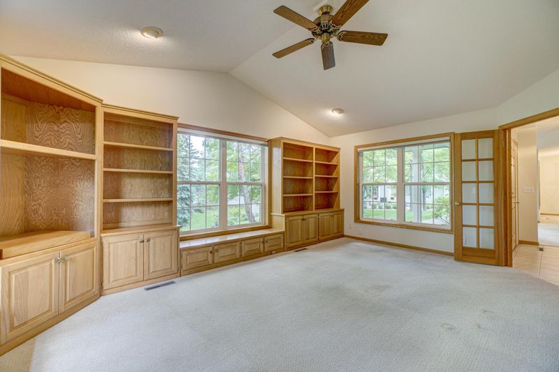 1585 Glenbeigh Pl, Woodbury, MN 55125