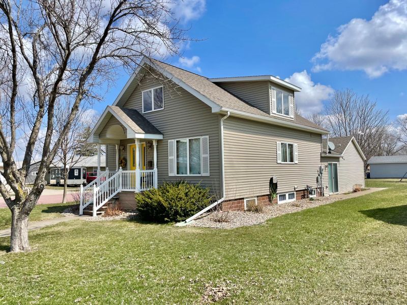 527 N Cass Ave, Springfield, MN 56087