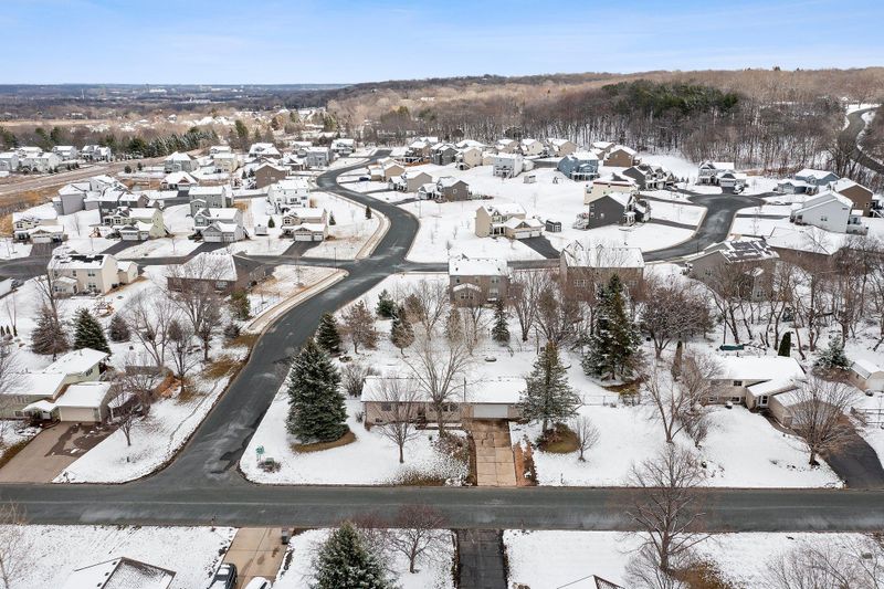 2117 Foothill Trl S, Shakopee, MN 55379