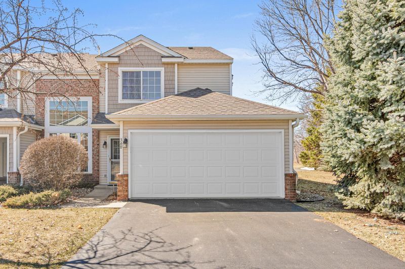 348 Wilderness Dr, Chaska, MN 55318