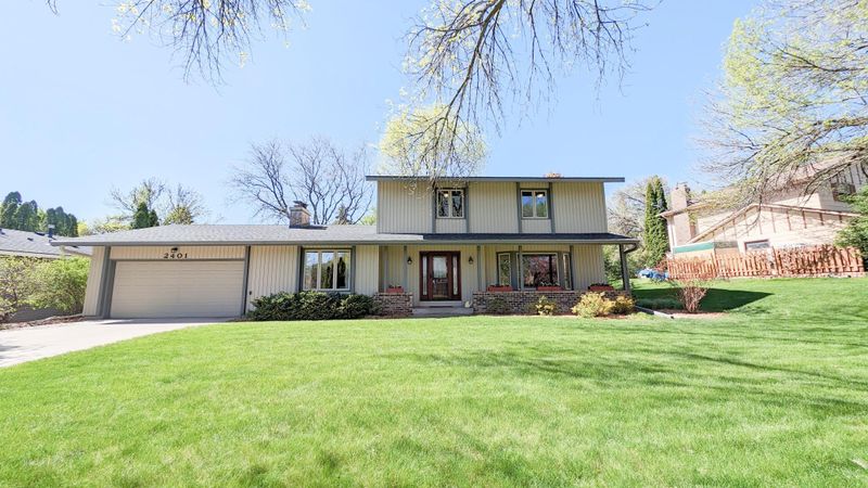 2401 E 125th St, Burnsville, MN 55337