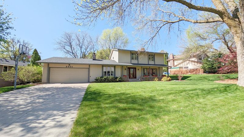 2401 E 125th St, Burnsville, MN 55337