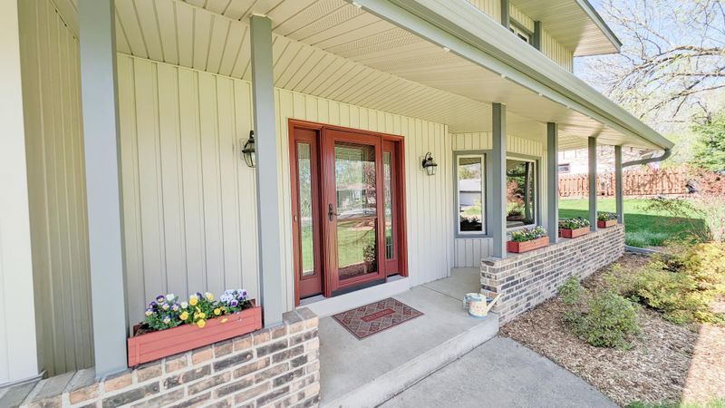 2401 E 125th St, Burnsville, MN 55337