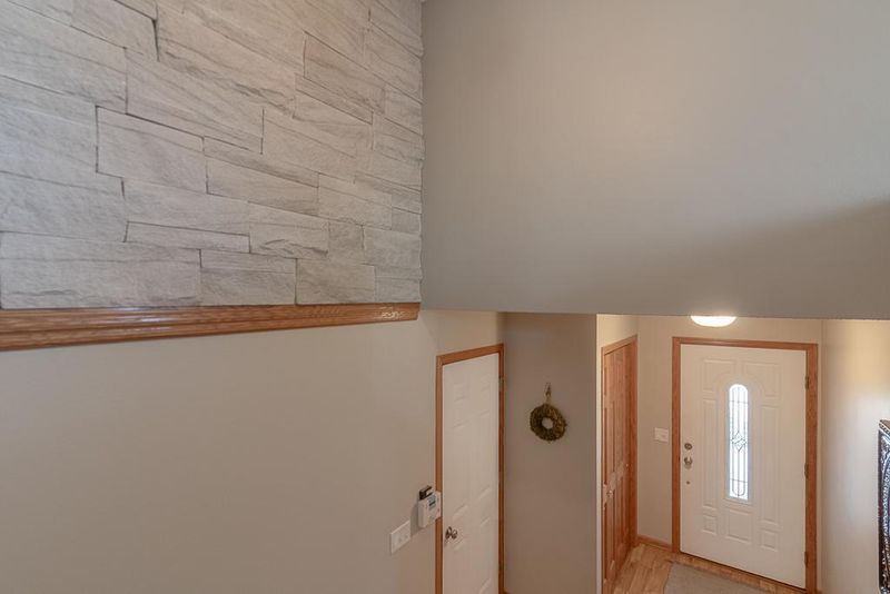 125 Pinehurst Dr, Mankato, MN 56001