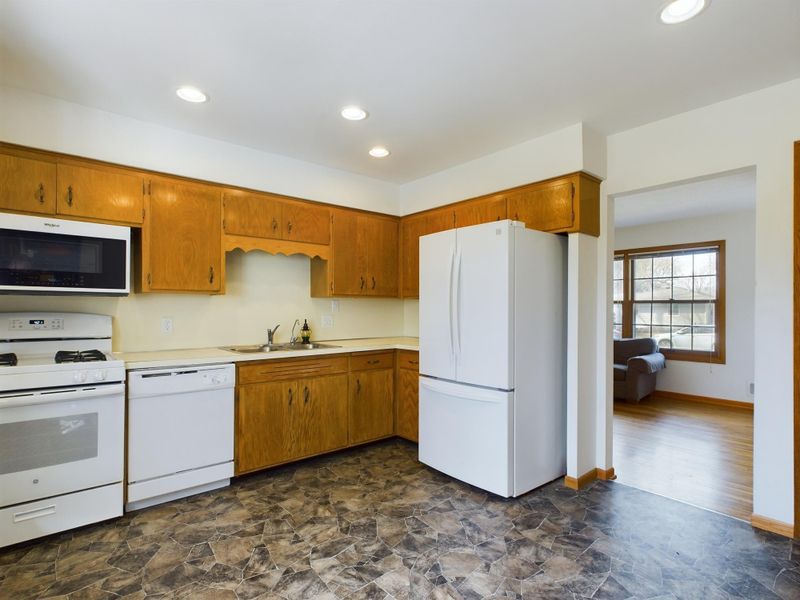 2058 Copper Ln, Eagan, MN 55122