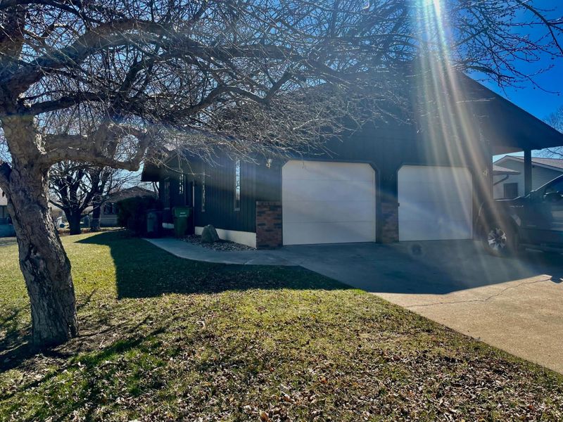 1125 Miles Dr, Worthington, MN 56187