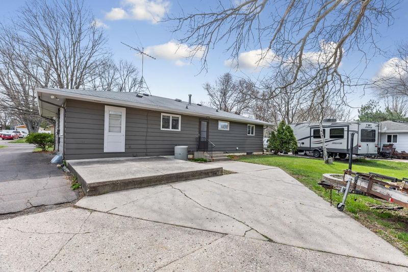 1018 Home Pl, Faribault, MN 55021