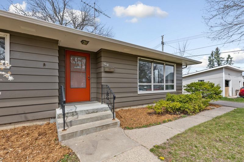 1018 Home Pl, Faribault, MN 55021