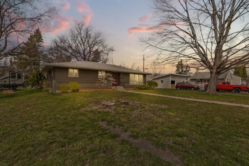 1018 Home Pl, Faribault, MN 55021