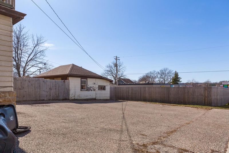830 N 4th St, Mankato, MN 56001