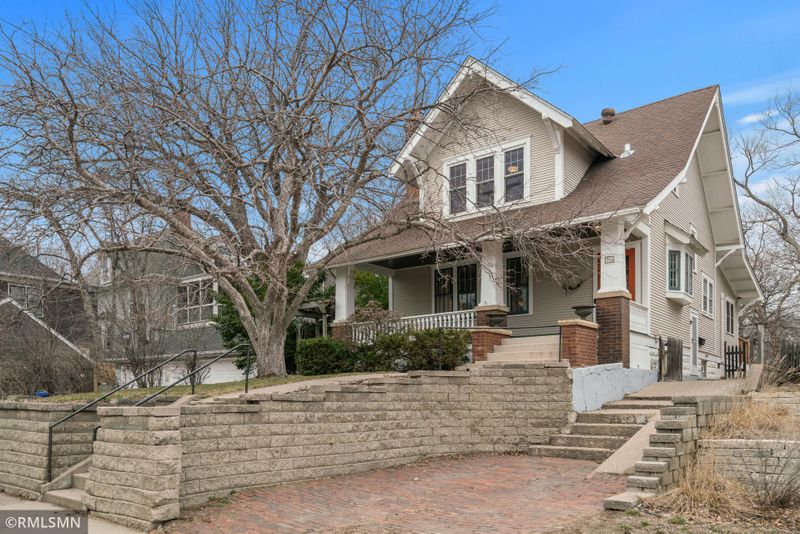 208 Victoria St S, Saint Paul, MN 55105